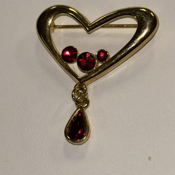 Lia Heart Pin - Picture 2 of 7